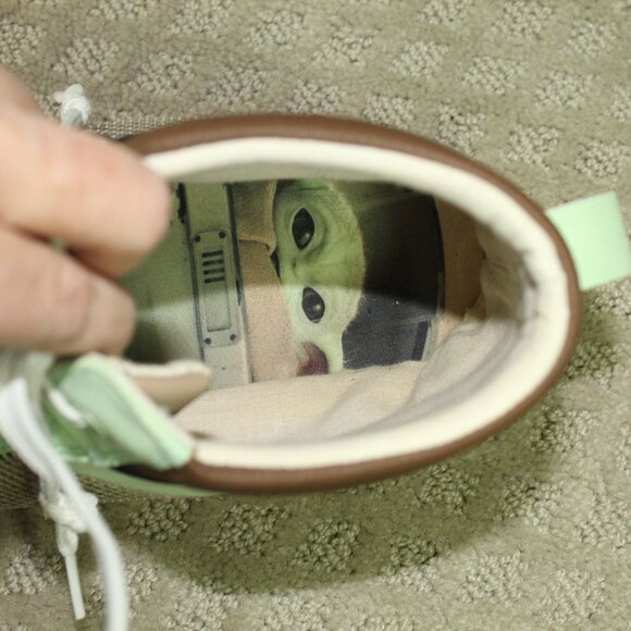 NWOT Star Wars Grogu Men's Sz 10 Green and Tan Mandalorian High Top Sneakers - Picture 4 of 8